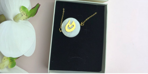 قلاد صدف مطلي ذهب مقاس وسط