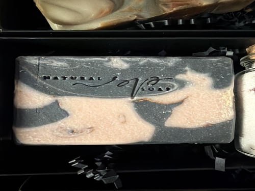 ملح الهملايا والفحم