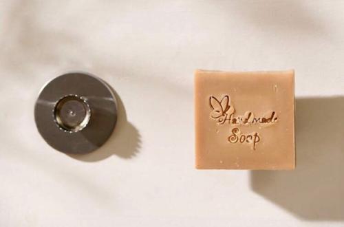 Soap hanging magnet
