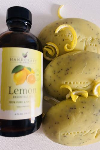 الليمون مع Poppy seed المقشرة