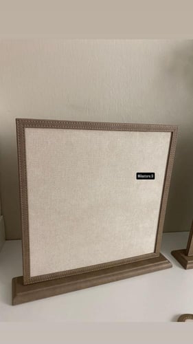 استاند قماش بإطار جلد