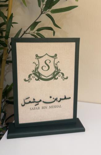 استاند قماش بإيطار جلد