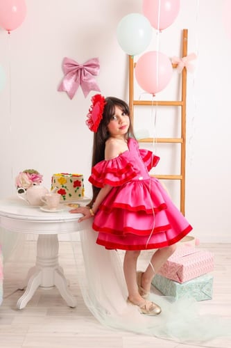 فستان فوشي مُزين بشرايط مخملية باللون الاحمر * الف...