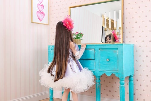 فستان الوردة الأنيقة بأكمام خارجية