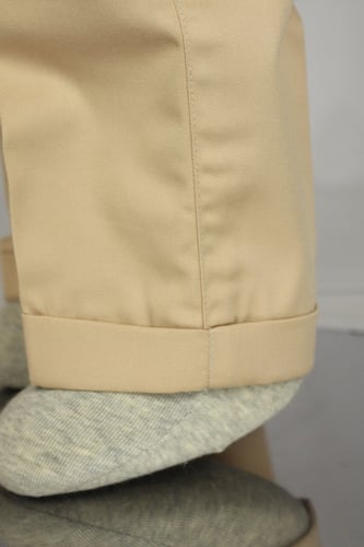 بنطلون بيج بدون قميص (روضة غراس)