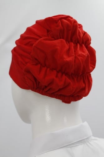 قبعة لون احمر