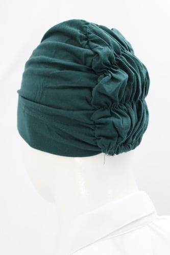 قبعة لون زيتي