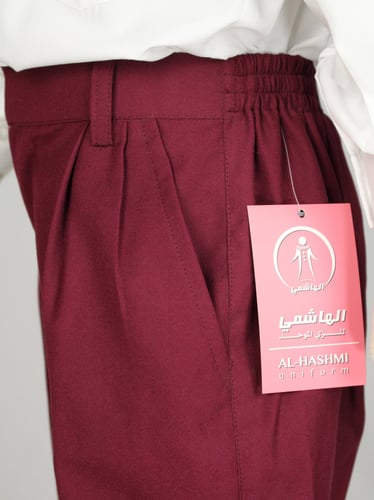 بنطلون عنابي بدون قميص