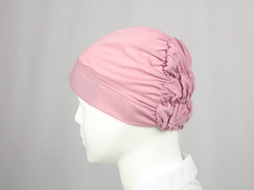 قبعة لون وردي فاتح