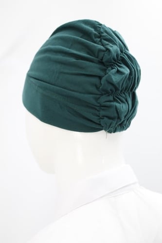 قبعة لون زيتي