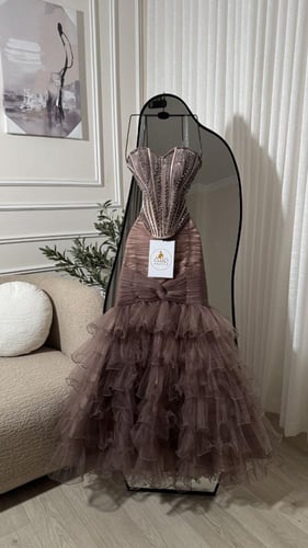 فستان منيرة