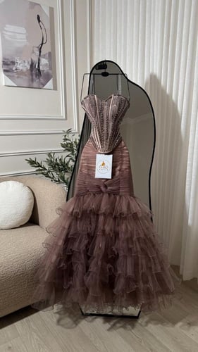 فستان منيرة