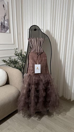 فستان منيرة