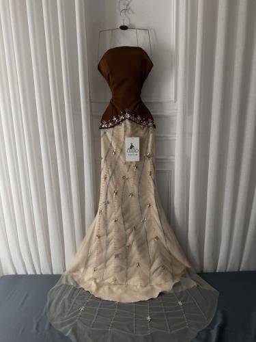 فستان اسماء