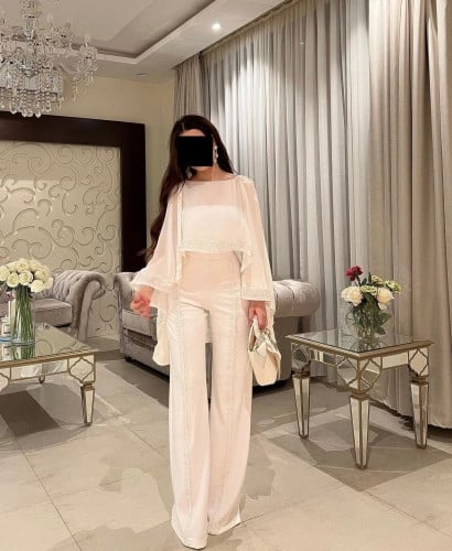 جمبسوت ابيض ناعم مع بلوزه