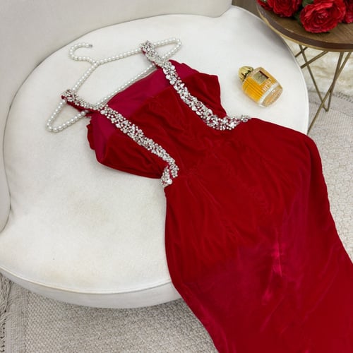 فستان مخمل مكشوف الساق انيق