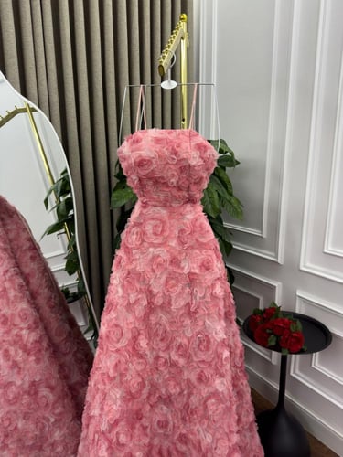 فستان منيفة