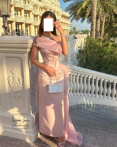 فستان لحمي مطرز