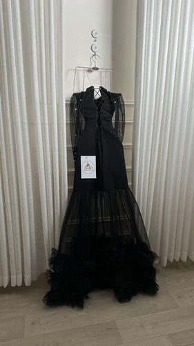 فستان اسماء