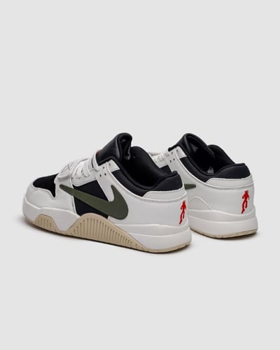 نايك ترافيس سكوت