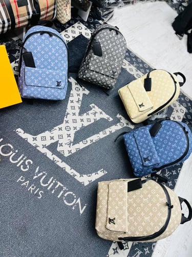 شنطة ظهر لويس فيتون أزرق غامق