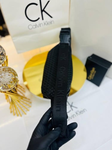 شنطة وسط وكتف كالفن كلاين