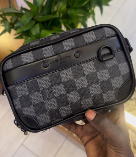 شنطة كتف لويس فيتون