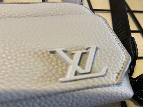 شنطة كتف من لويس فيتون