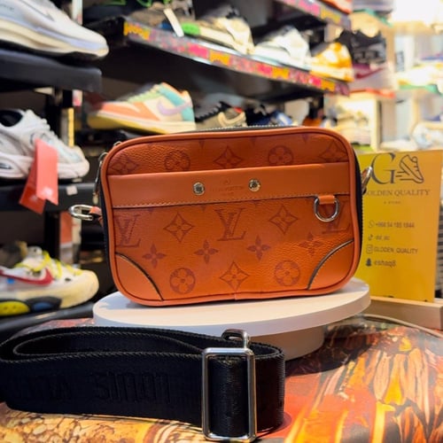 شنطة كتف لويس فيتون