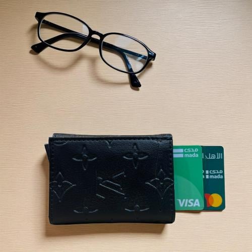 محفظة صغيرة بطايق واموال من لويس فيتون