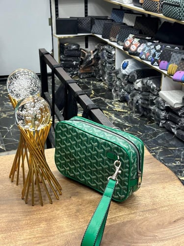 شنطة يد قويارد