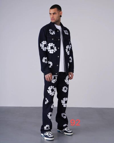 كحلي غامق DENIM TEARS