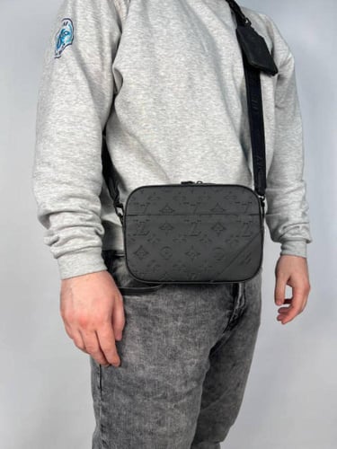 شنطة كتف لويس فيتون بالإضافة لمحفظة صغيرة