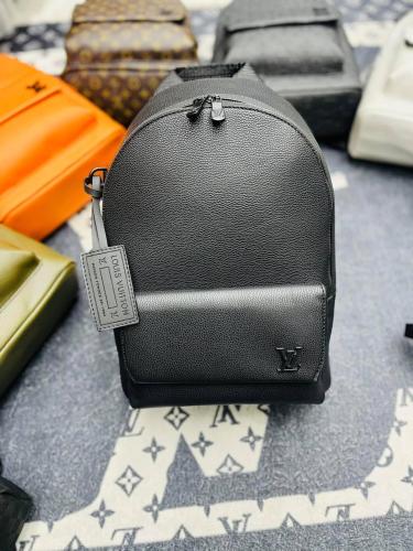 شنطة ظهر لويس فيتون