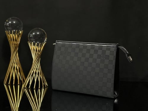 LOUIS VUITTON باوتشات