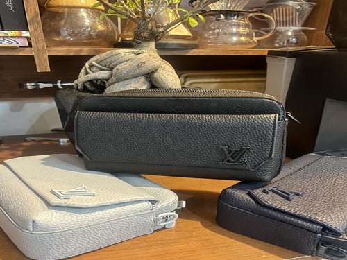 شنطة كتف من لويس فيتون