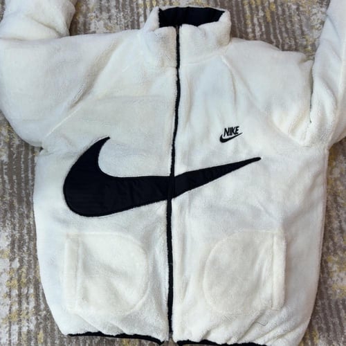 جاكيت دبل فيس من نايك أبيض