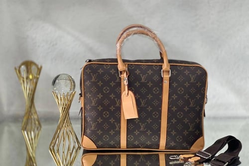 شنطة لابتوب من لويس فيتون
