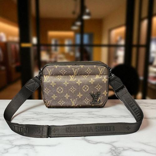 شنطة كتف من لويس فيتون