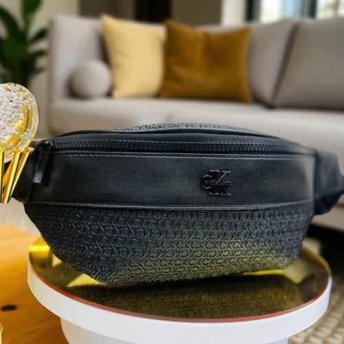 شنطة وسط وكتف كالفن كلاين