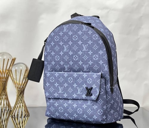 شنطة ظهر لويس فيتون ازرق فاتح