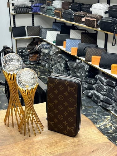 شنطة لويس فيتون ميني زيبي متعددة الأغراض