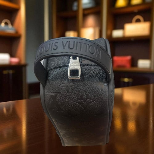 شنطة يد صغيرة من لويس فيتون