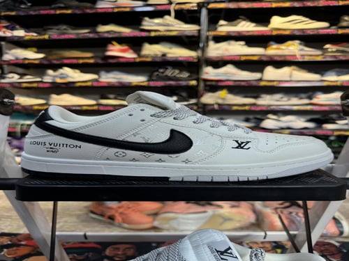 NIKE SB DUNK LV