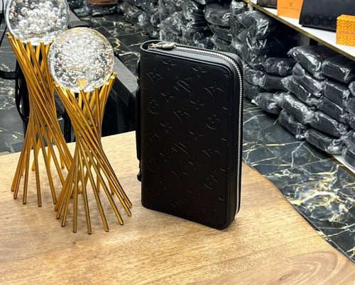 شنطة لويس فيتون ميني زيبي متعددة الأغراض