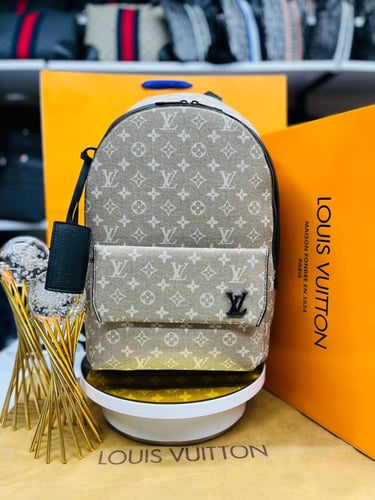 شنطة ظهر لويس فيتون