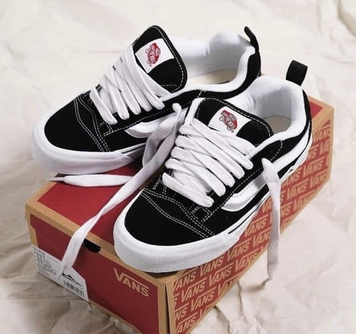 ‎‏ vans knu skool black white