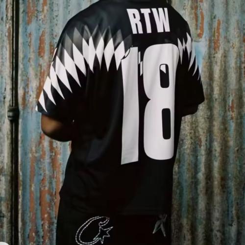 تيشيرتات كورتز