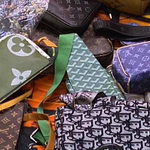 شنطة كتف من جويارد