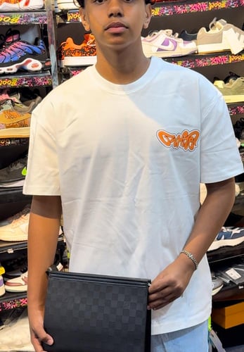 تيشيرت اوف وايت